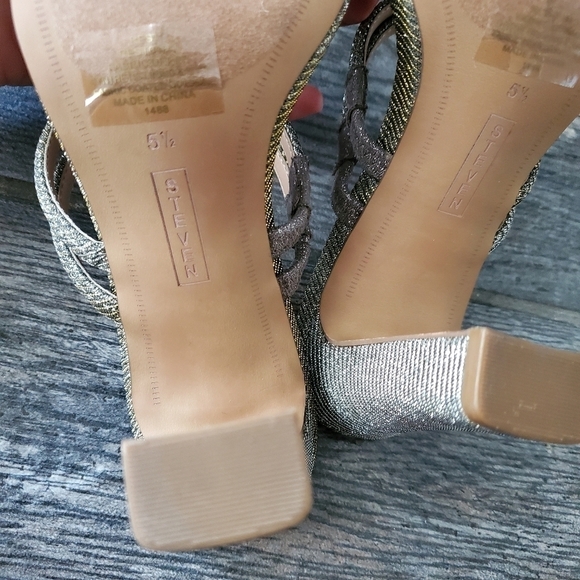 NEW Steven by Steve Madden Metallic Sandals - Picture 4 of 4